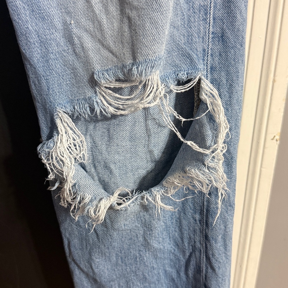 All Saints Amy Destroyed Girlfriend Jeans in Light Wash Size: 28 Inseam: 28” - Picture 5 of 9